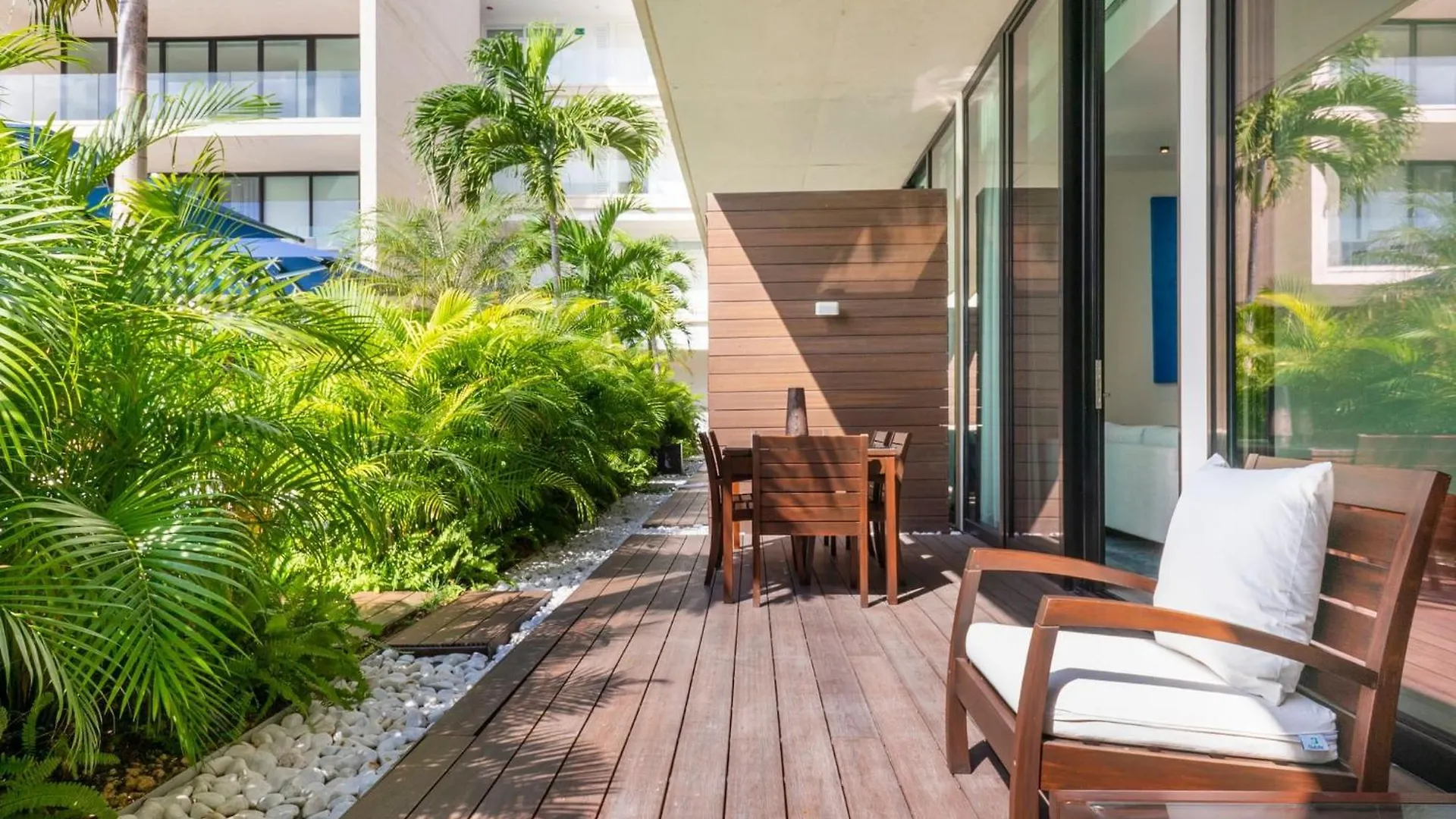 Oceana Luxury Apartment Walk To Beach And Day Club Playa del Carmen