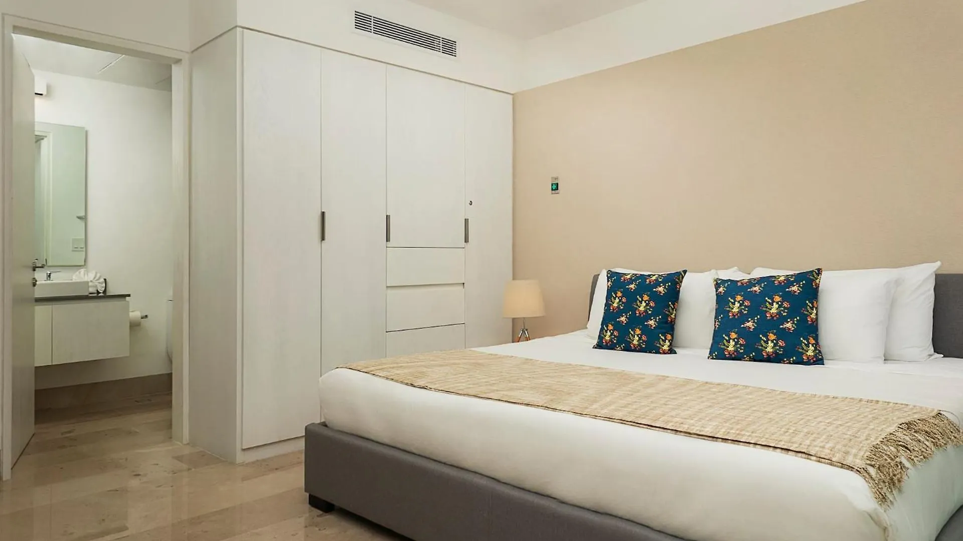 Oceana Luxury Apartment Walk To Beach And Day Club Playa del Carmen