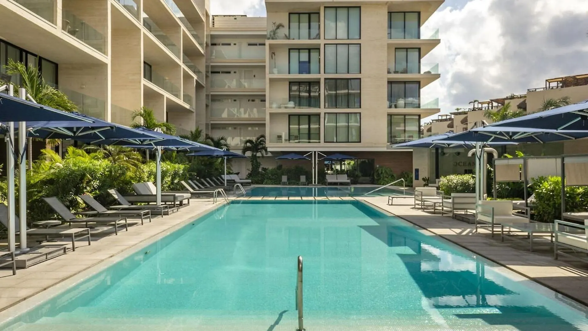 Vakantiehuis Oceana Luxury Apartment Walk To Beach And Day Club Playa del Carmen